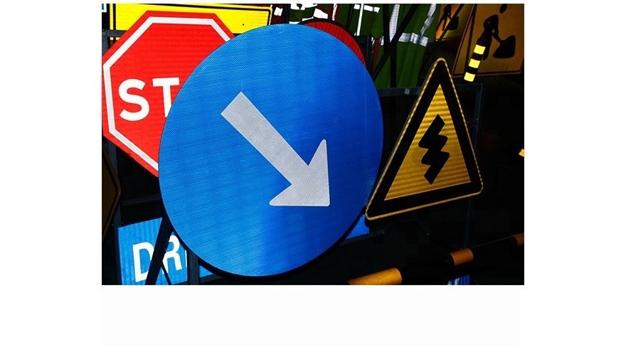 反光标牌的反光膜要刻字吗？数码打印免刻字反光膜【深圳富联】