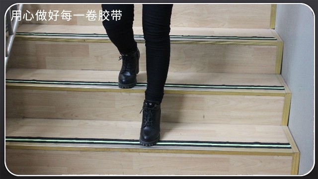 <i style='color:red'>防滑条-金刚砂防滑条</i>详解[富联娱乐]